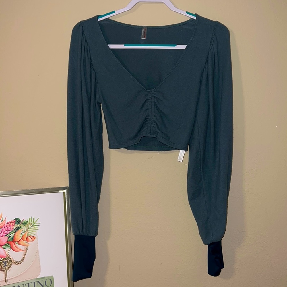 Free People Movement Green Crop Top Balloon Sleeves Thumbholes